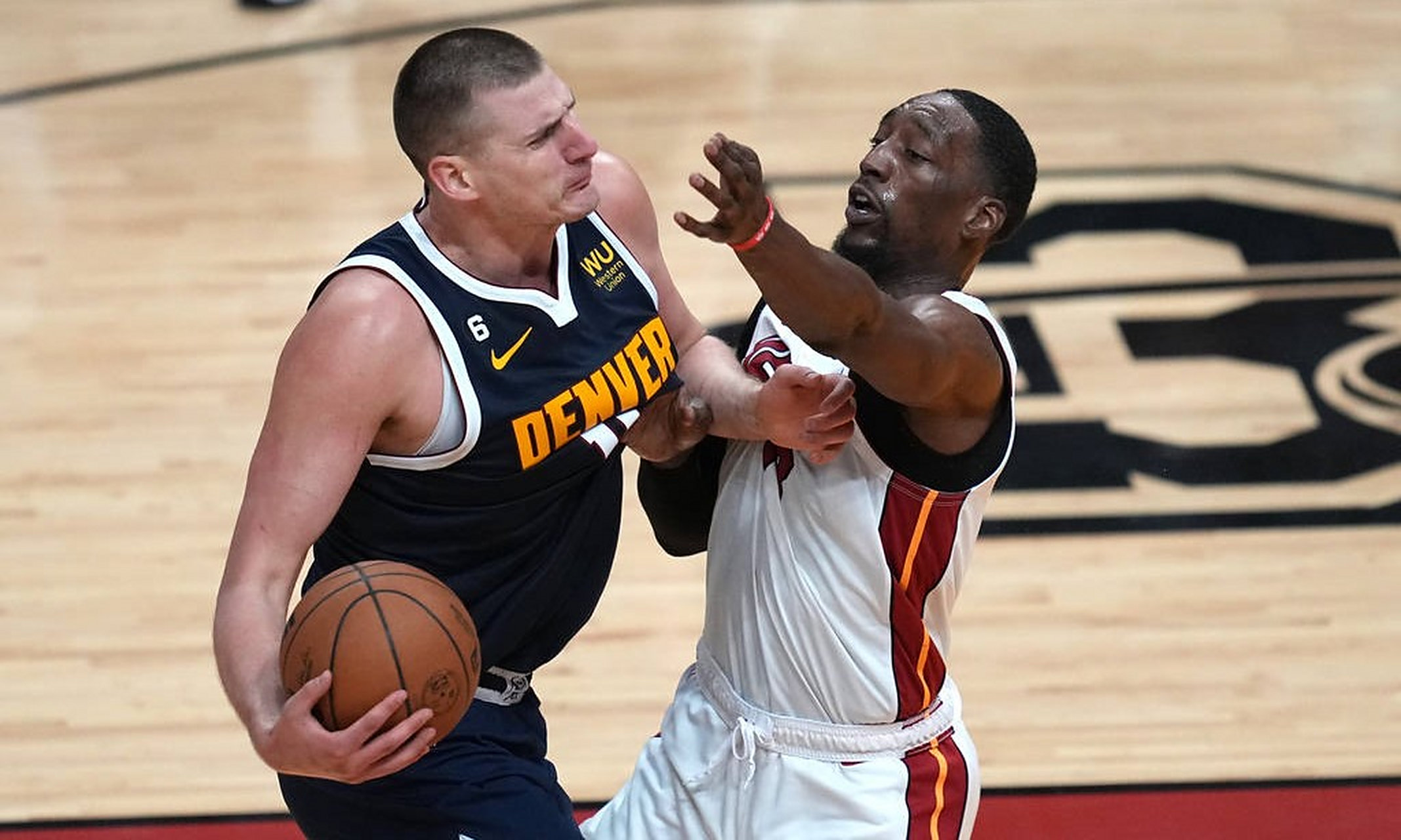 开云注册网址-穆雷重要时刻锐不可当，热火带队取胜！赛场气氛高涨(崩坏三奥托一共被绿了几次)