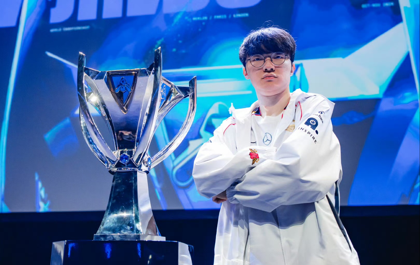 开云app-关于Faker在老鹰比赛中锐不可当,出色发挥引发热议!赛场气氛高涨的信息