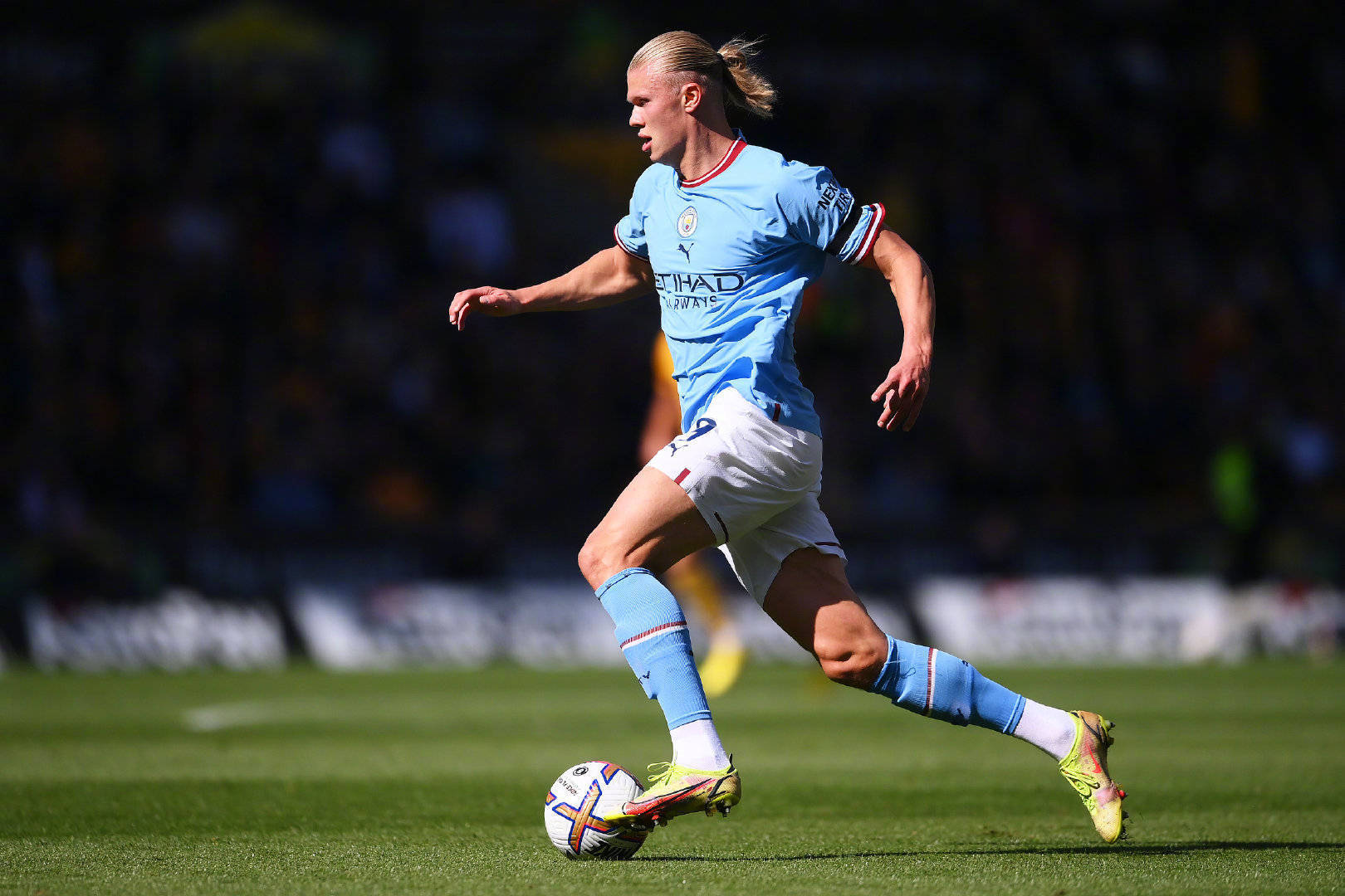 开云app-哈兰德在皇家马德里比赛中反败为胜，战术调整引发热议！气势如虹延续(皇家马德里对阵阿贾克斯)