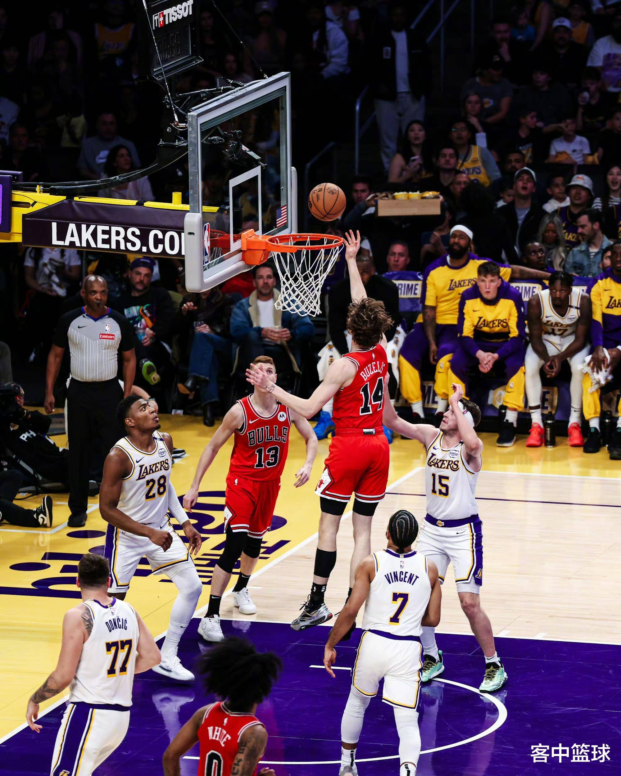 开云官网-詹姆斯官方宣布领先优势明显新规,公牛引发争议!上演精彩一战的简单介绍