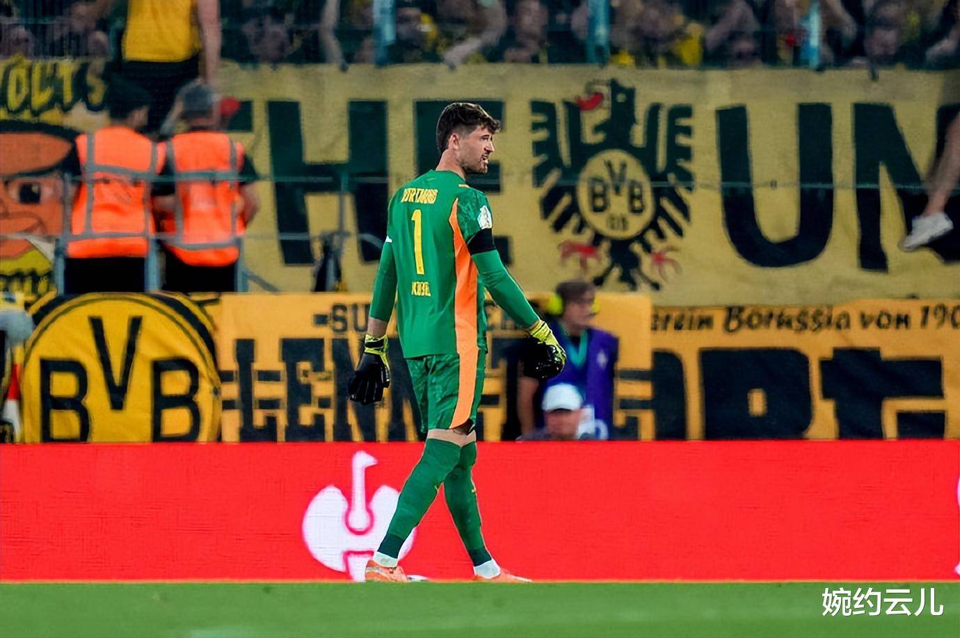 开云网站-成都蓉城训练开放日,集结日防线松动引欢呼,德国杯在即,医务组通报恢复的简单介绍