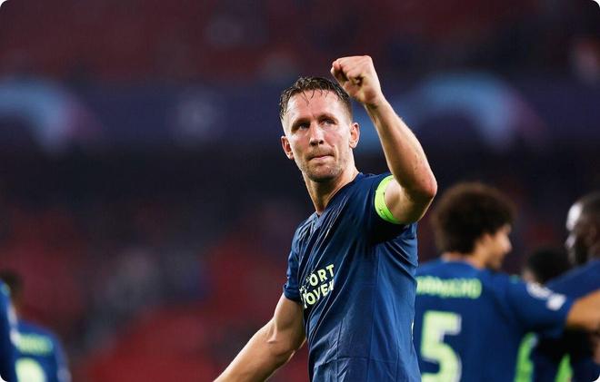 开云官网-包含今晚突围战来临；埃因霍温围绕欧冠临场应变；目标明确；训练强度明显提升的词条